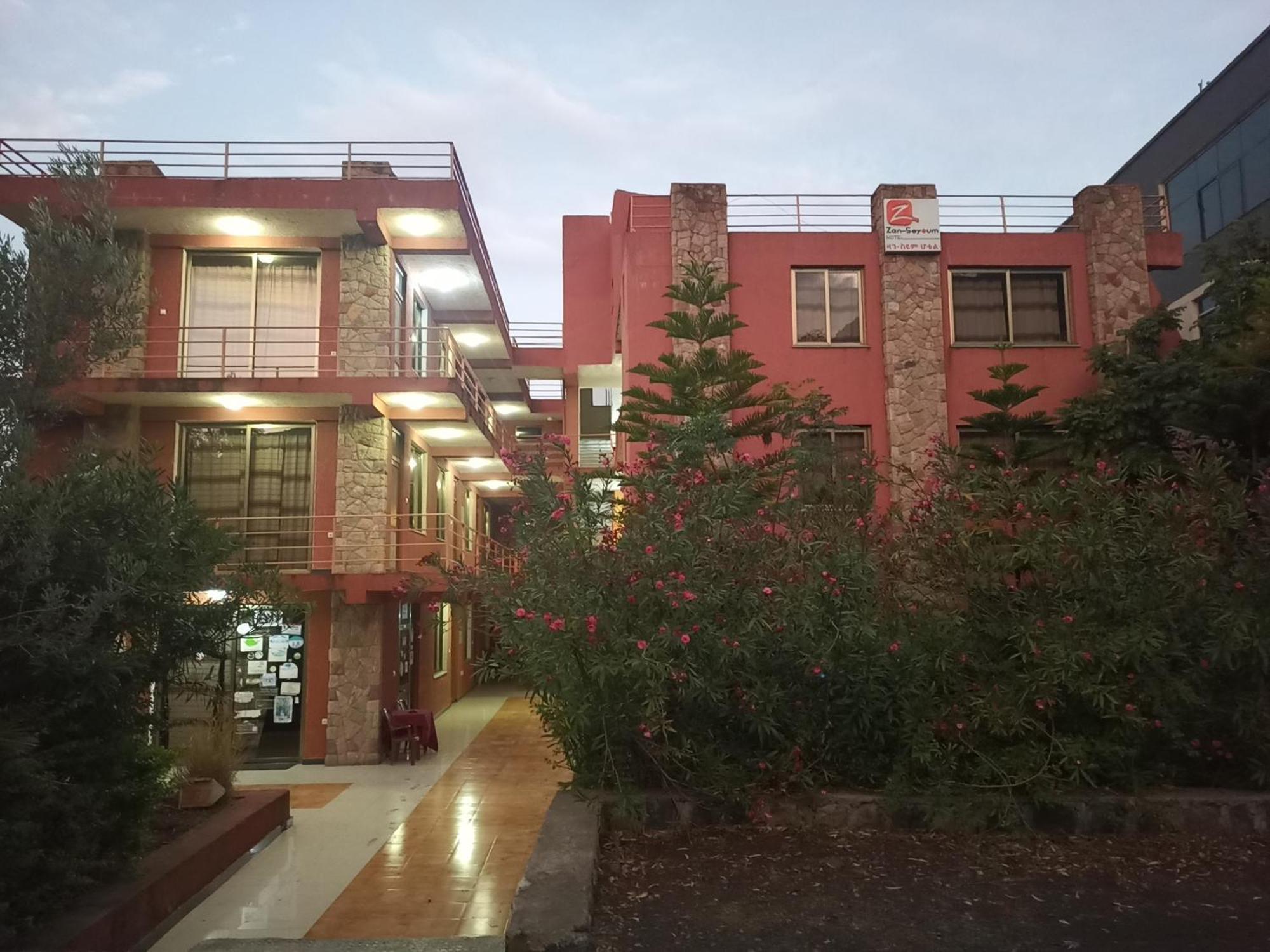 Zan-Seyoum Hotel - Lalibela Exterior photo